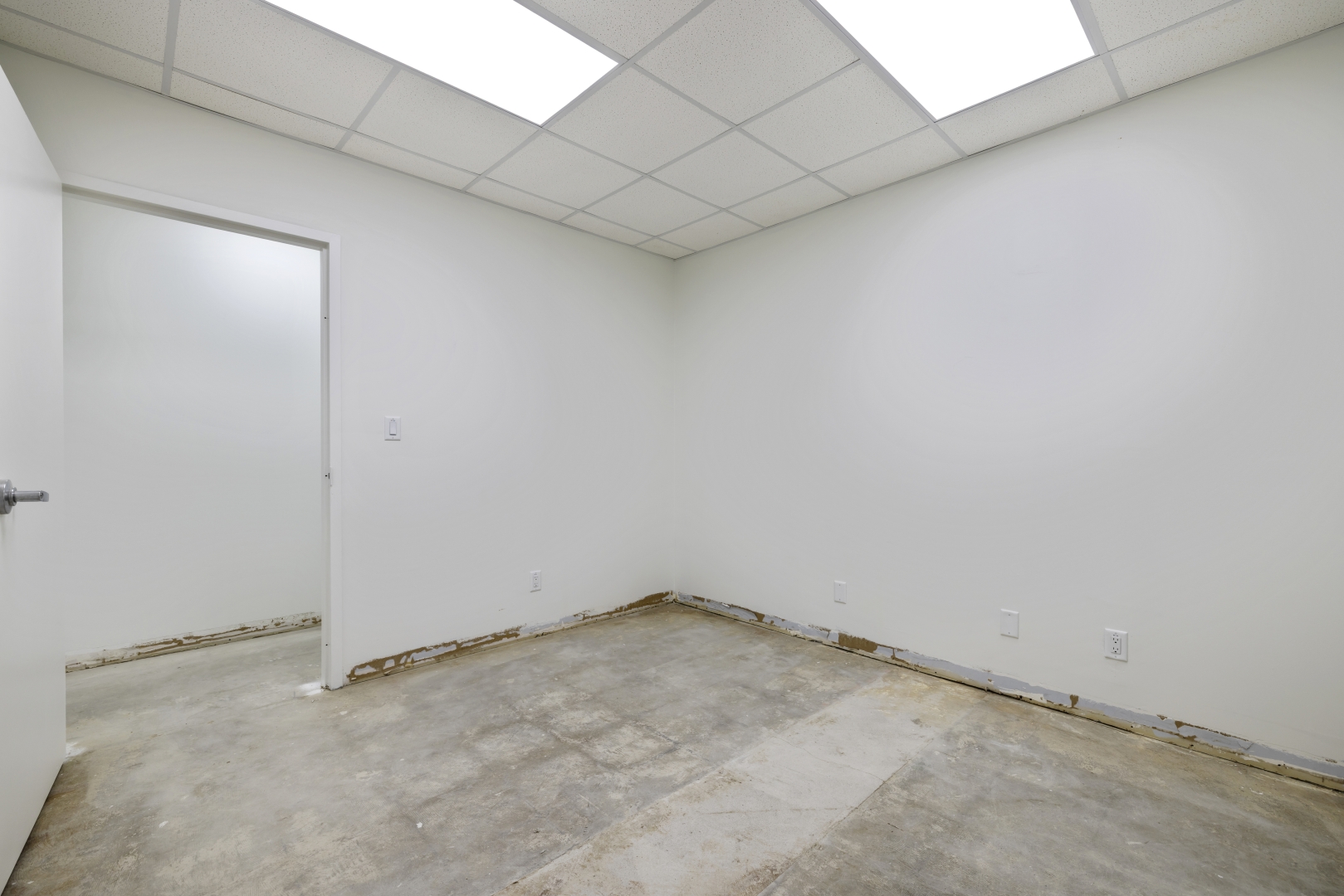 8851 Keele Street Interior