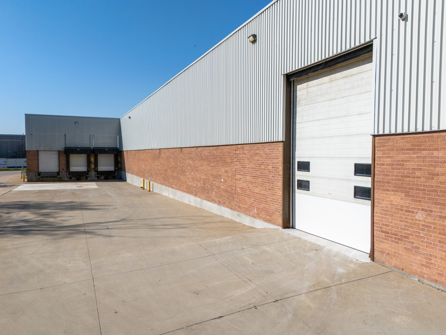 8851 Keele Street Shipping