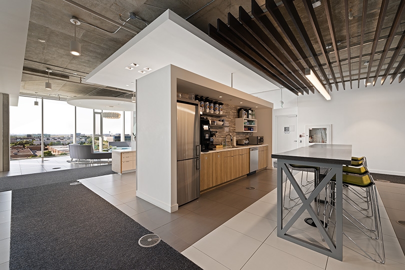 5015 Spectrum Way interior view of  stylish kitchenette with bar seating