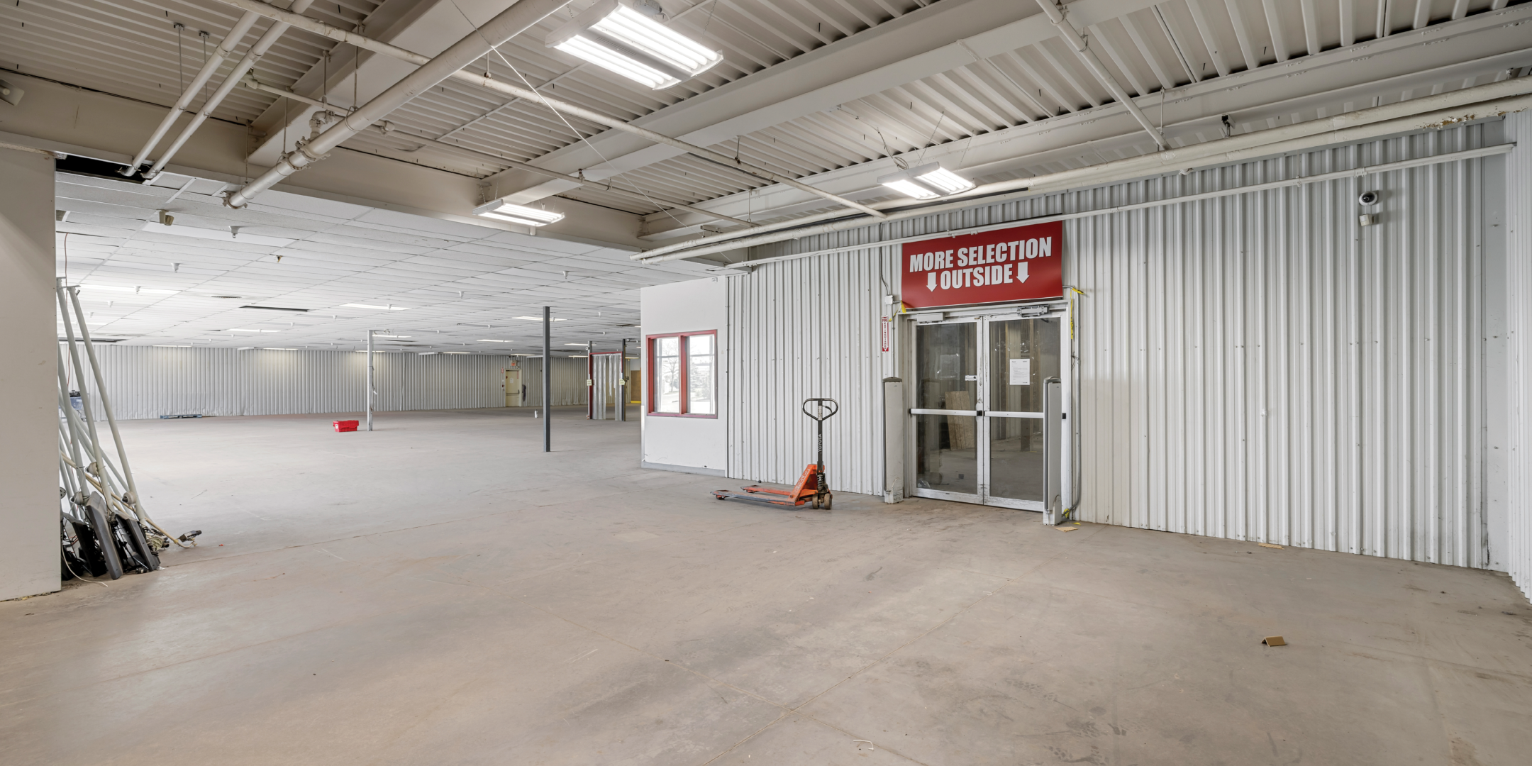 787 St. Clair Street, Chatham - Excess Storage Area