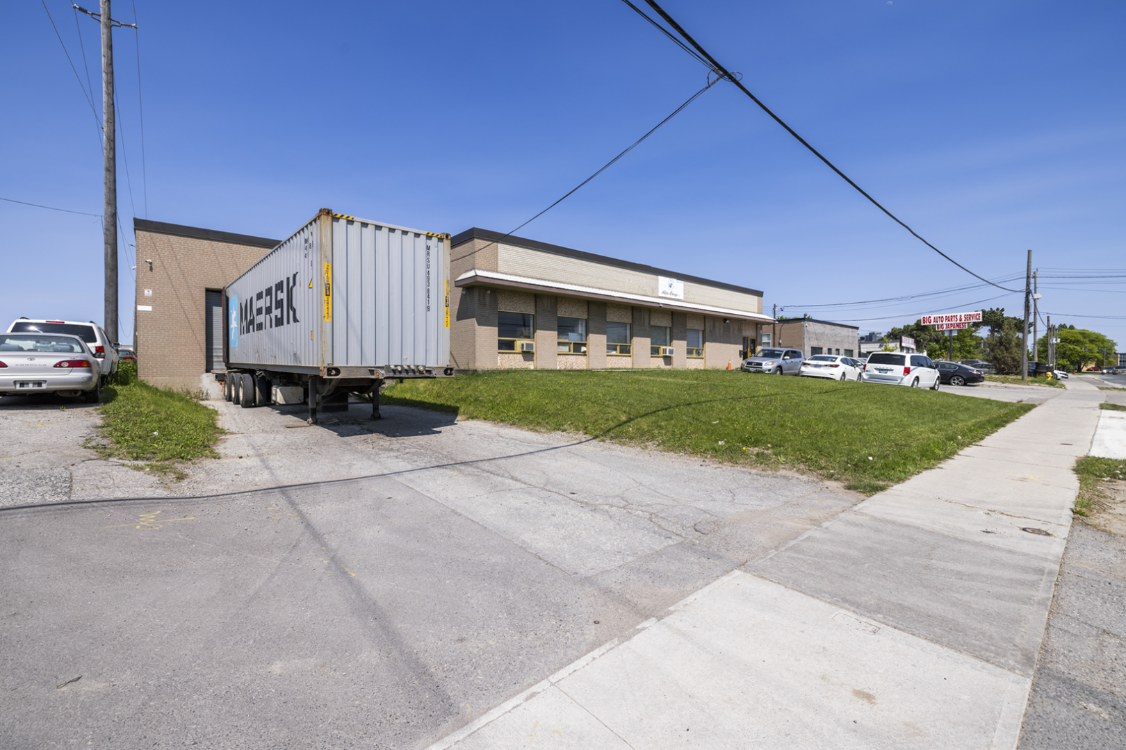 55 Milvan Drive Outside Shipping