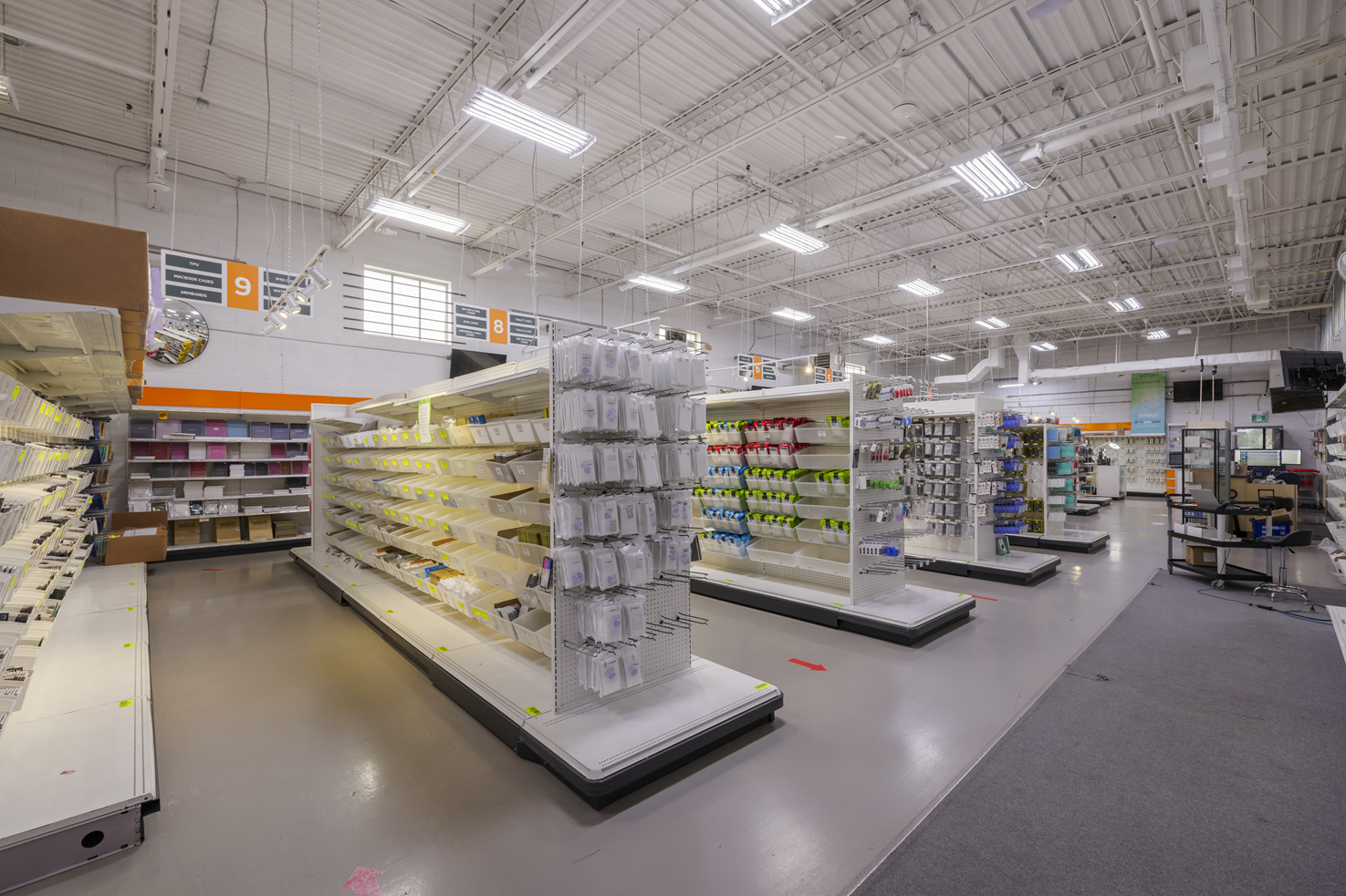 1090 Aerowood Dr Retail