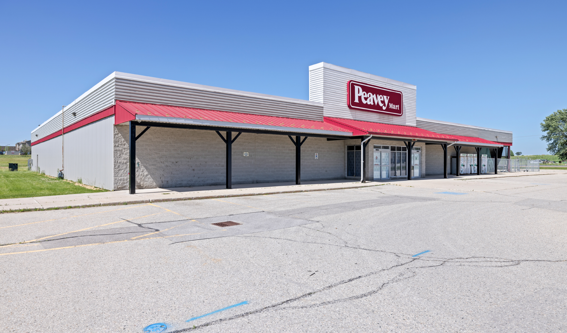 1600 Bruce Road Facade of Former Peavey Mart Retail Building, lots of parking