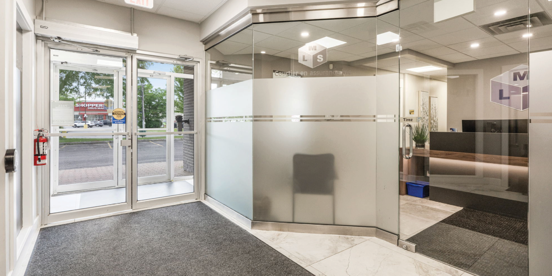 Office View of entrance at 2784 Laurier Street