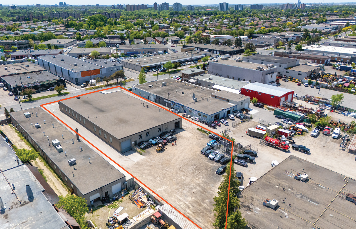 55 Milvan Drive aerial view with Outside Property Boarders drawn on