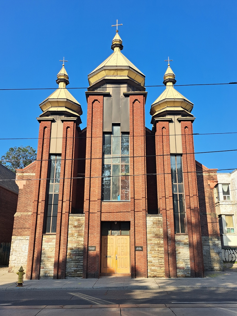 276 Bathurst building exterior showing front entrance