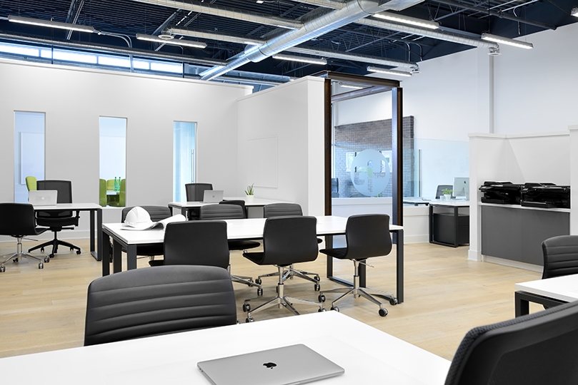 68 Railside Road Unit E workstations