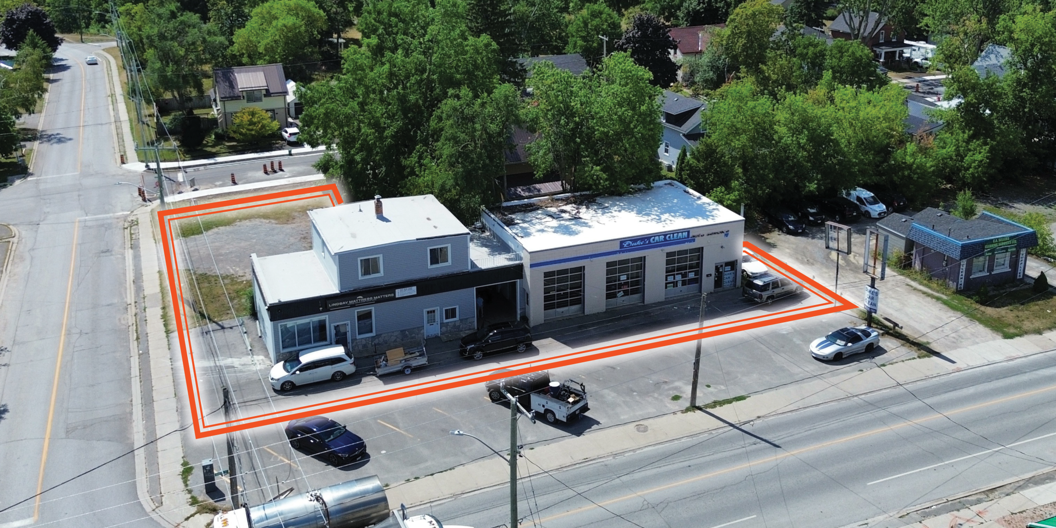 117 Queen Street Exterior Building with Orange Property Outline