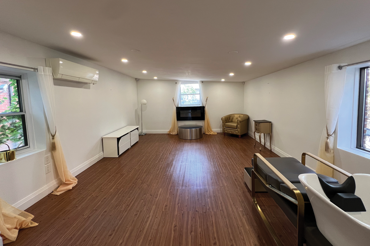 17 Stephanie Street open room with hardwood flooring and salon wash station