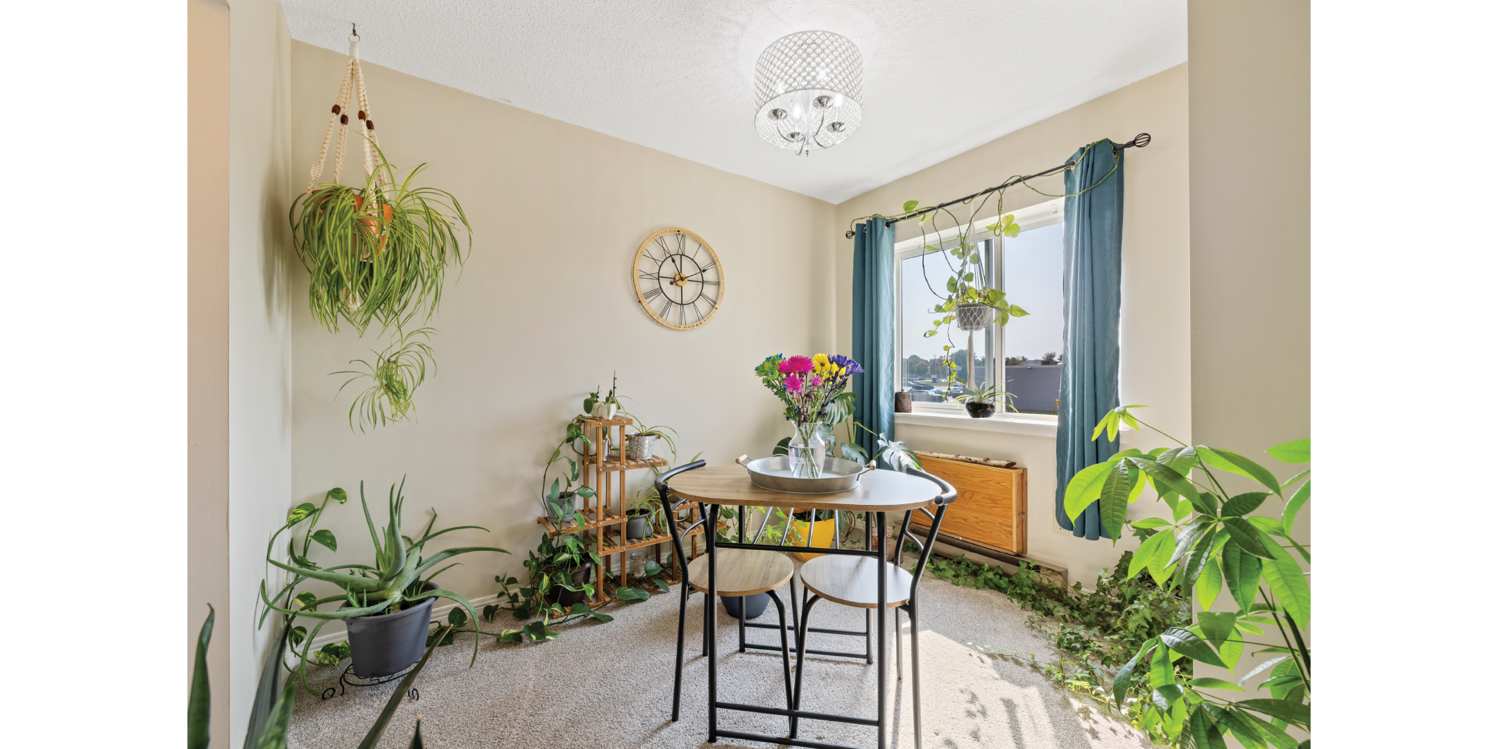 22 Carleton Court apartment dining room