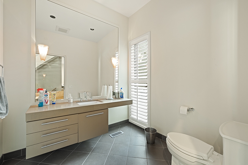 283 Macpherson interior washroom