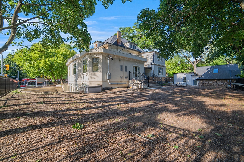 35 High Park Gardens outside yard