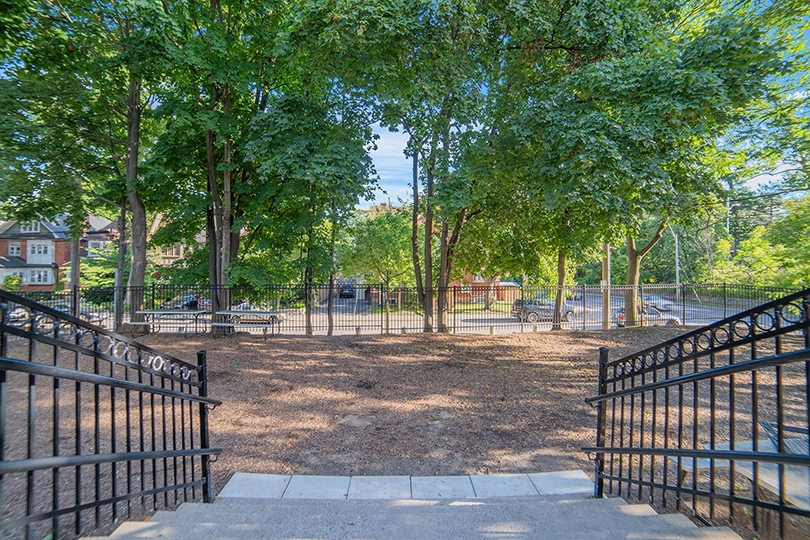 35 High Park Gardens outside yard