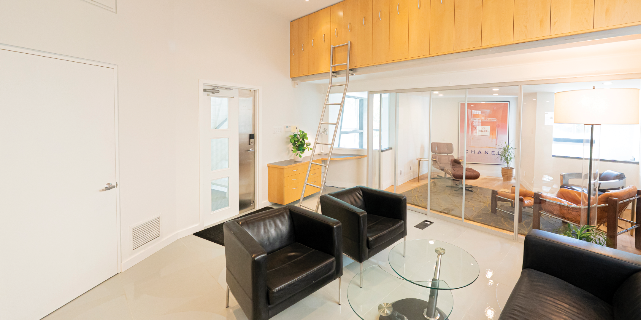 115 Walnut Ave first floor reception area with sofa and table