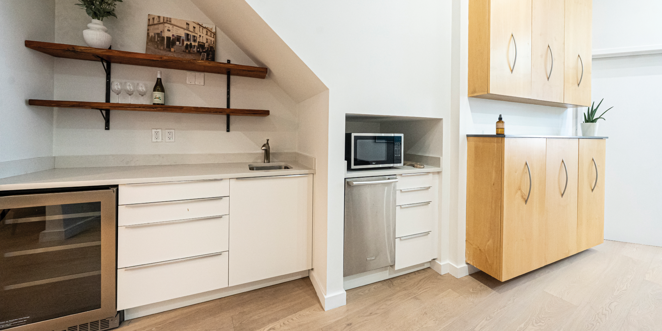 115 Walnut Ave first floor kitchen with microwave
