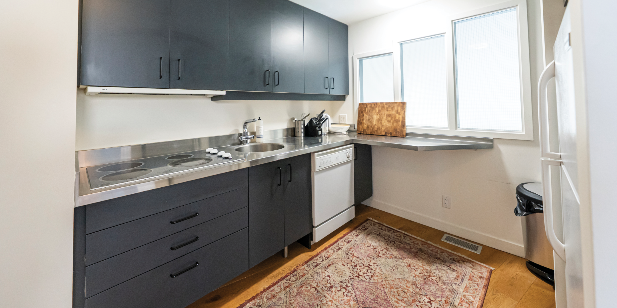 115 Walnut Ave third floor kitchen area with cabinets