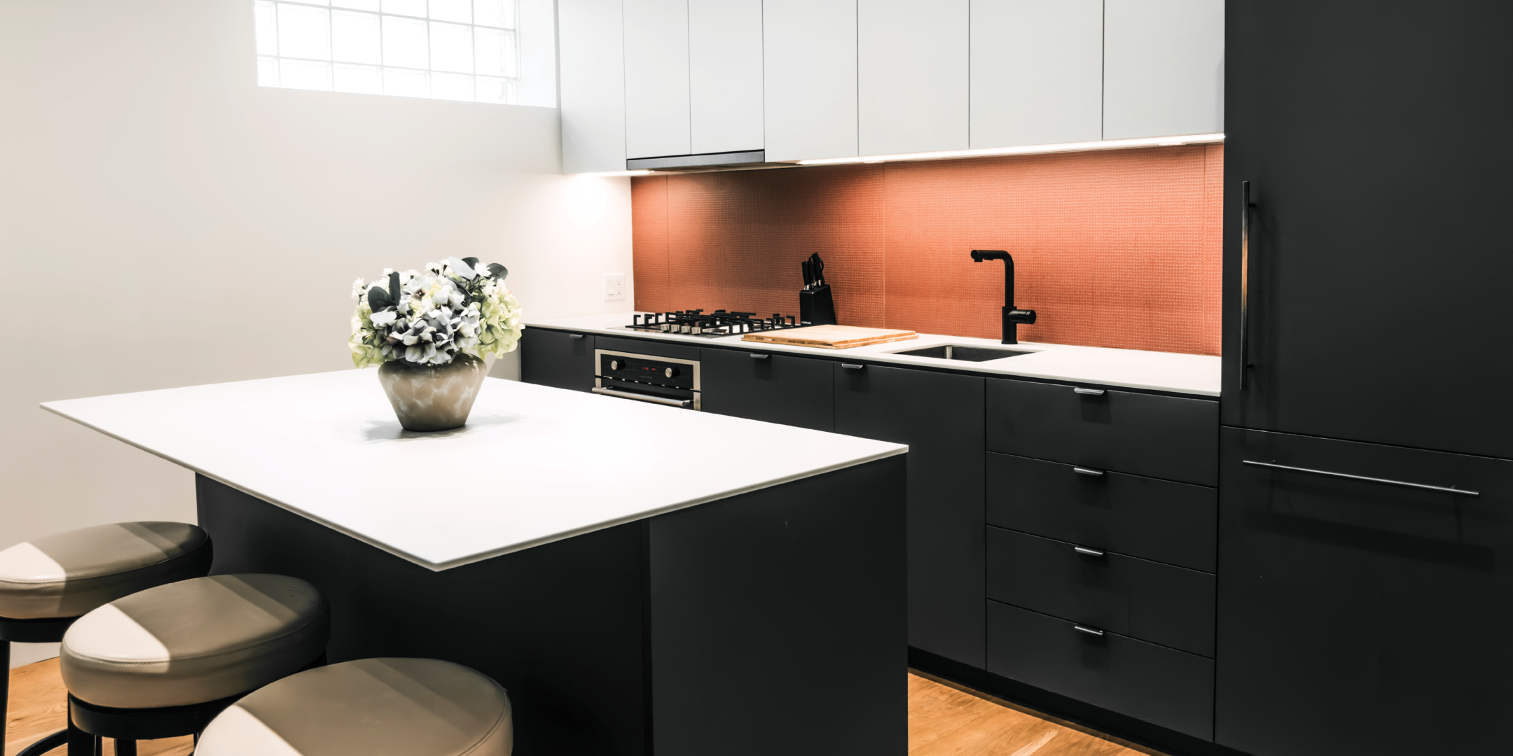 115 Walnut Ave lower level kitchen area with island table
