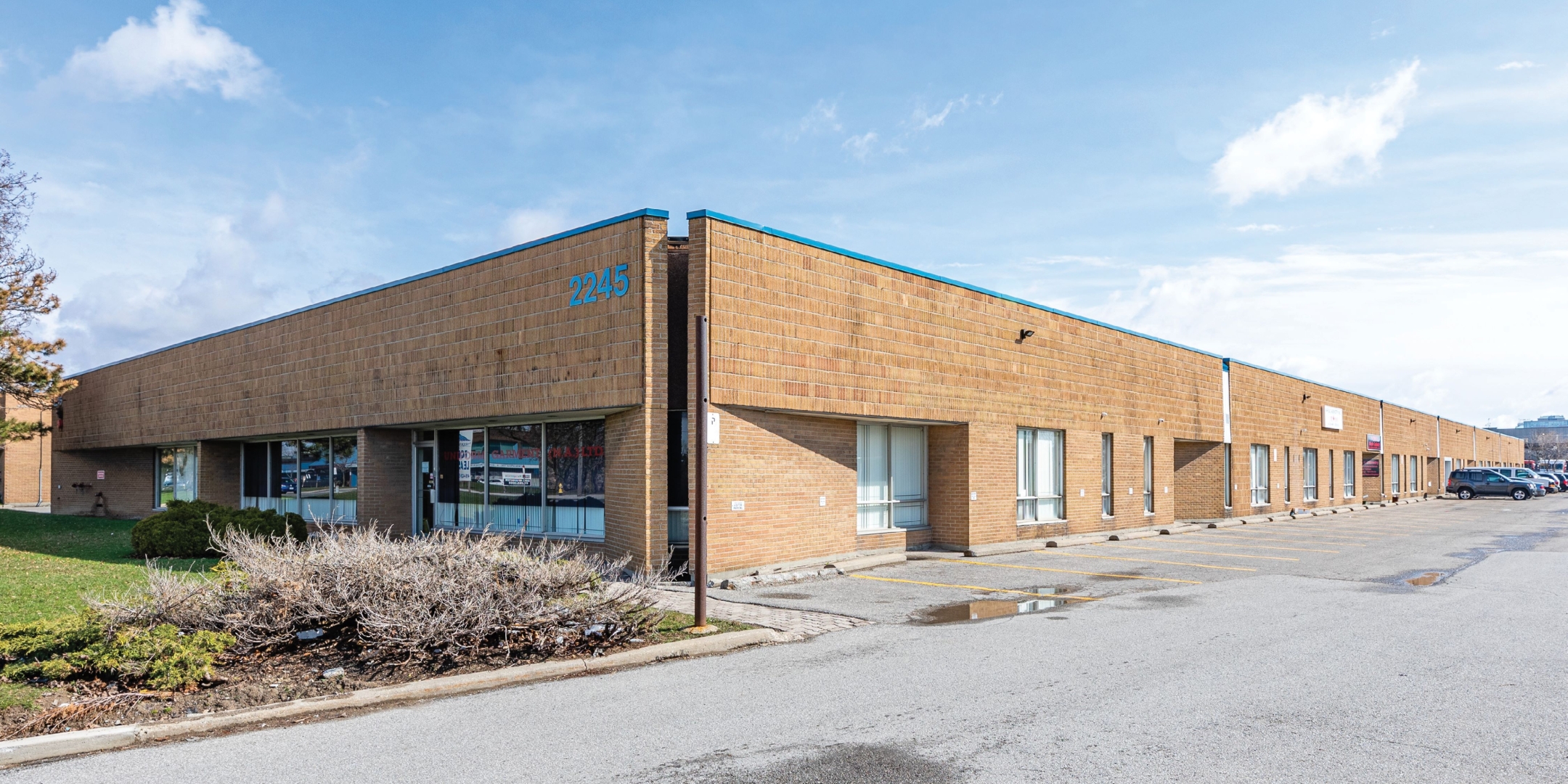 LANDLORD ランドロード 245 Howland Avenue | Residential building in Toronto