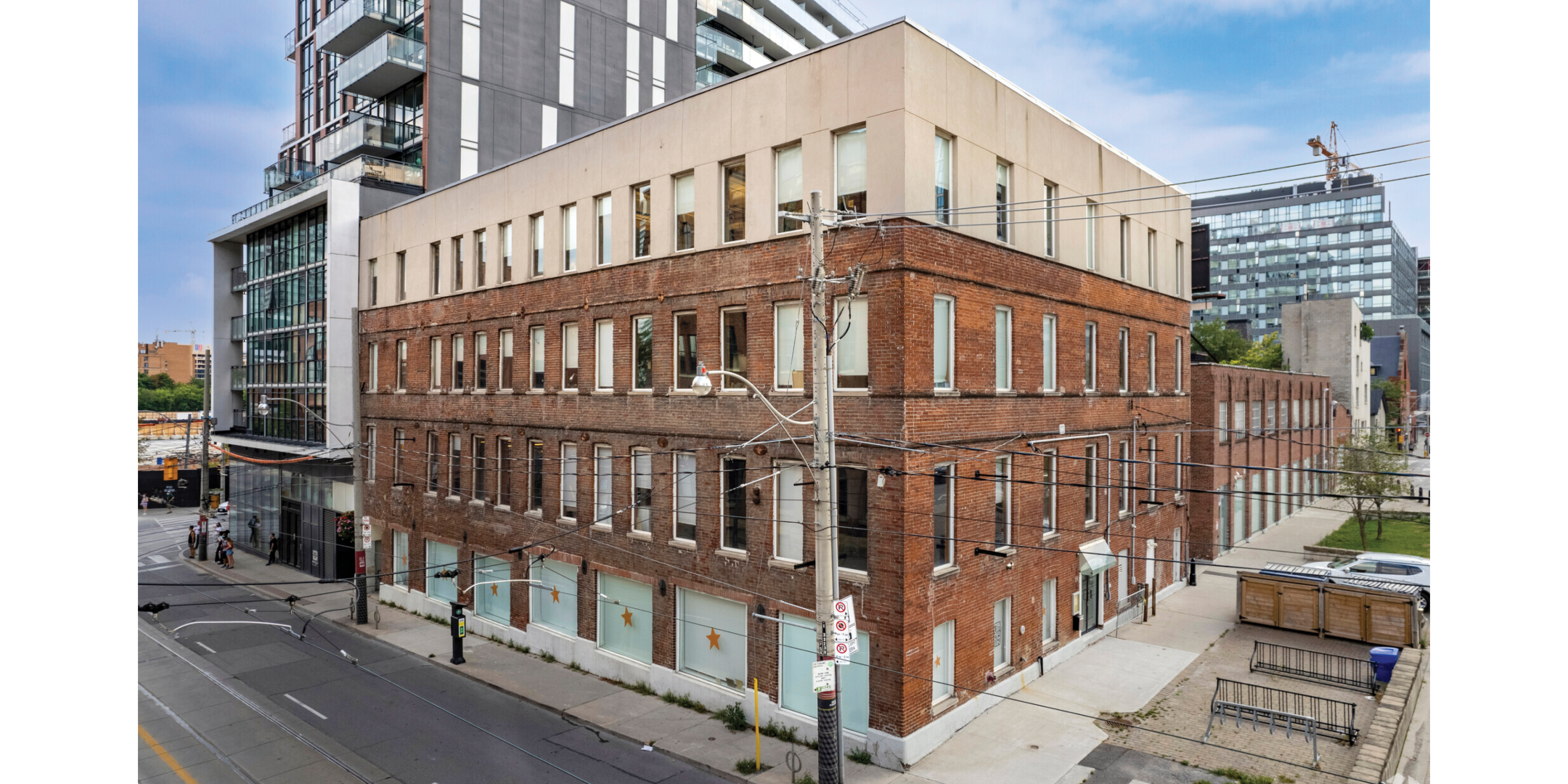 595 Adelaide Street E building exterior showing streets