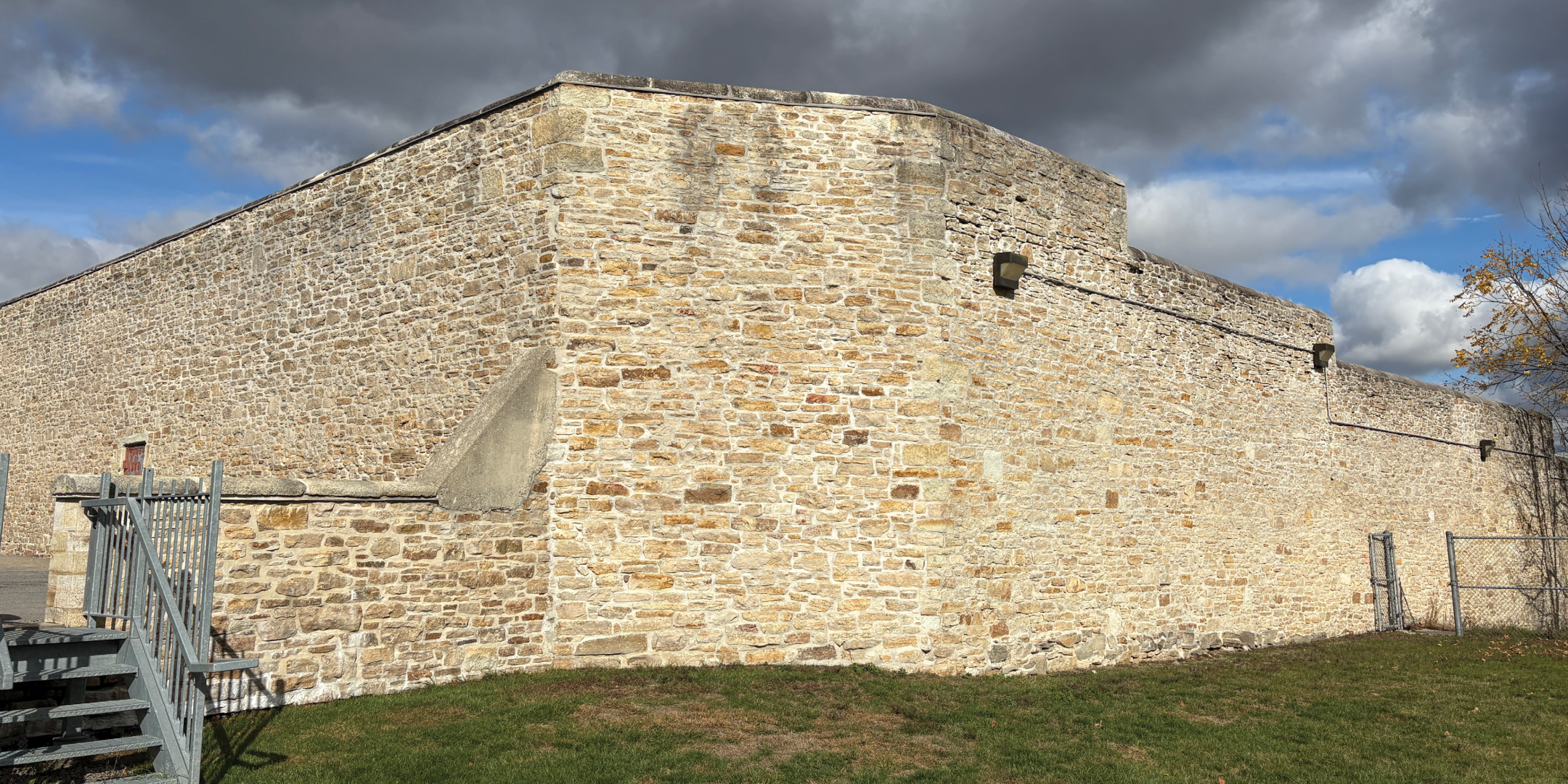 Exterior of 62 Beckwith Street E