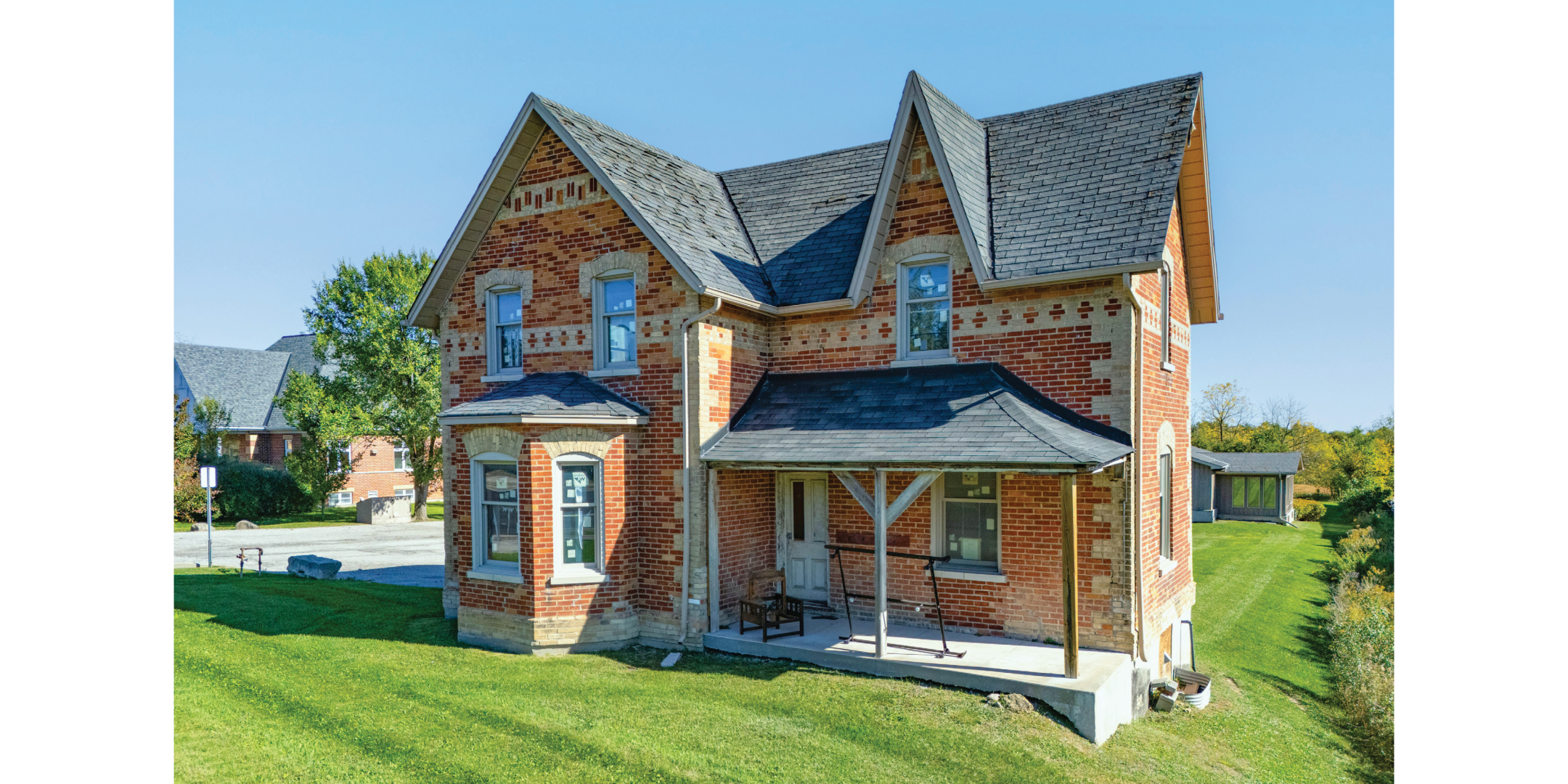 9835 Leslie Street Munro House Exterior