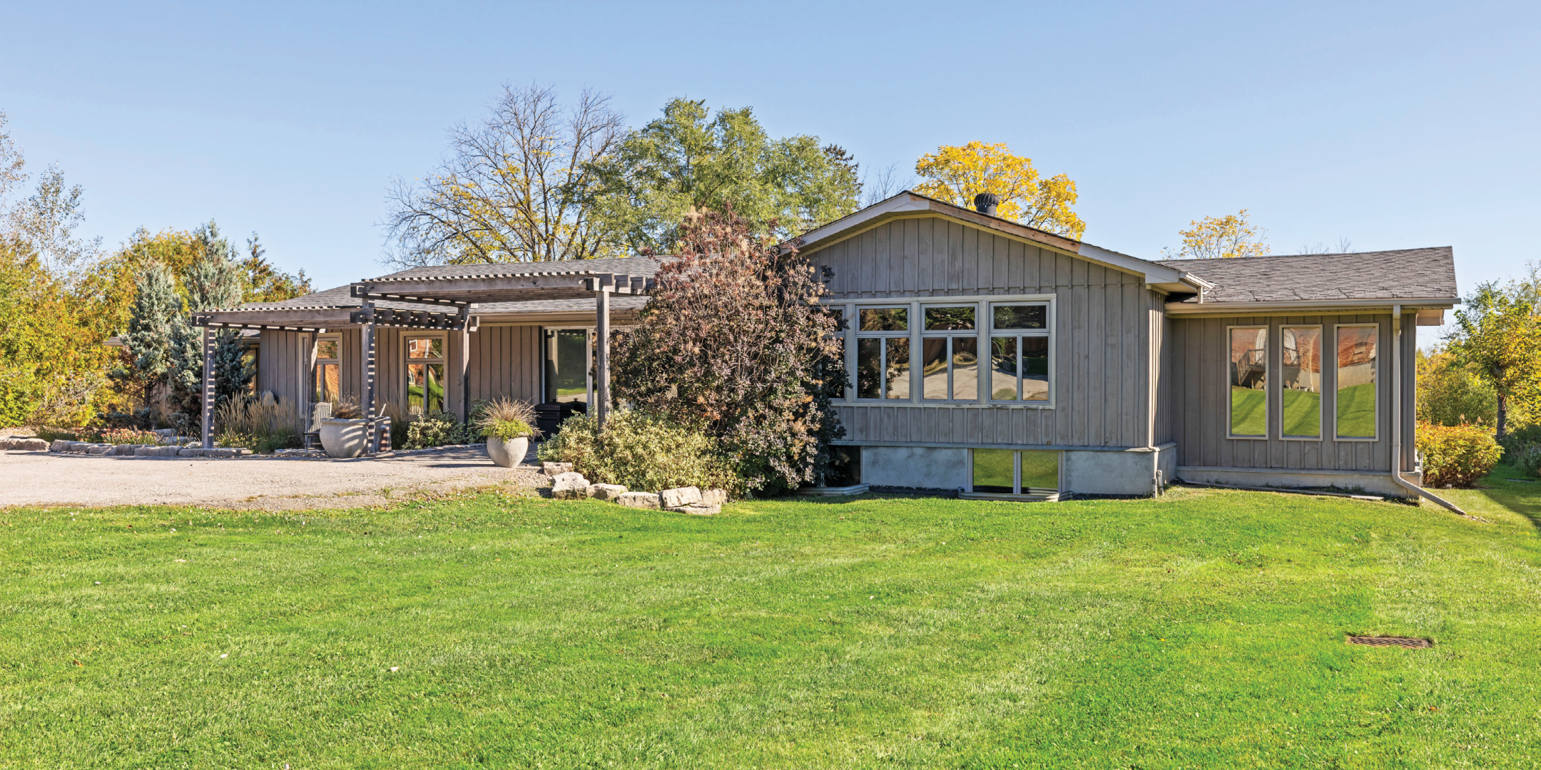 9835 Leslie Street Exterior Office Bungalow 