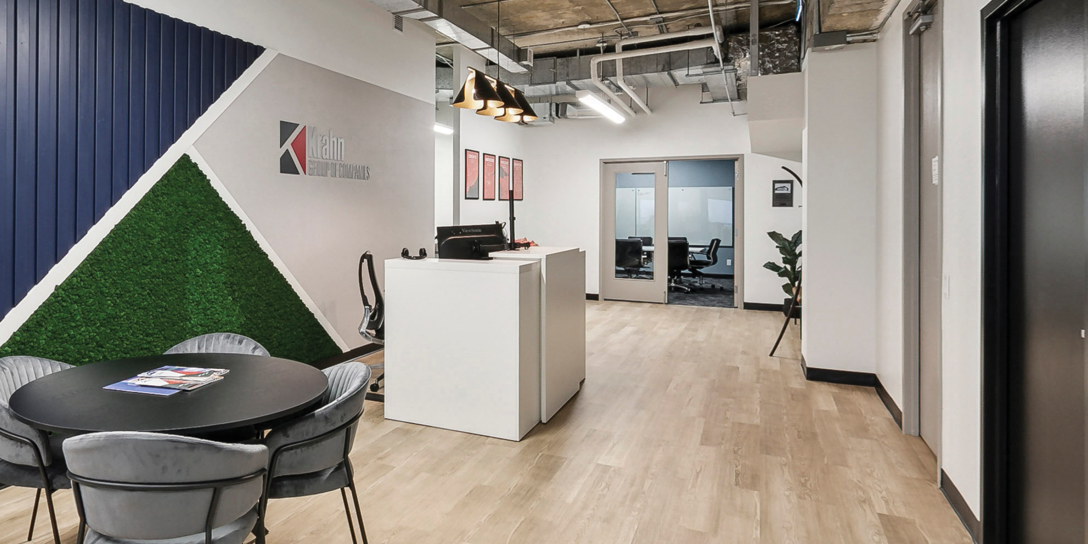 365 Bloor Street E interior view of the reception area with desk and chairs
