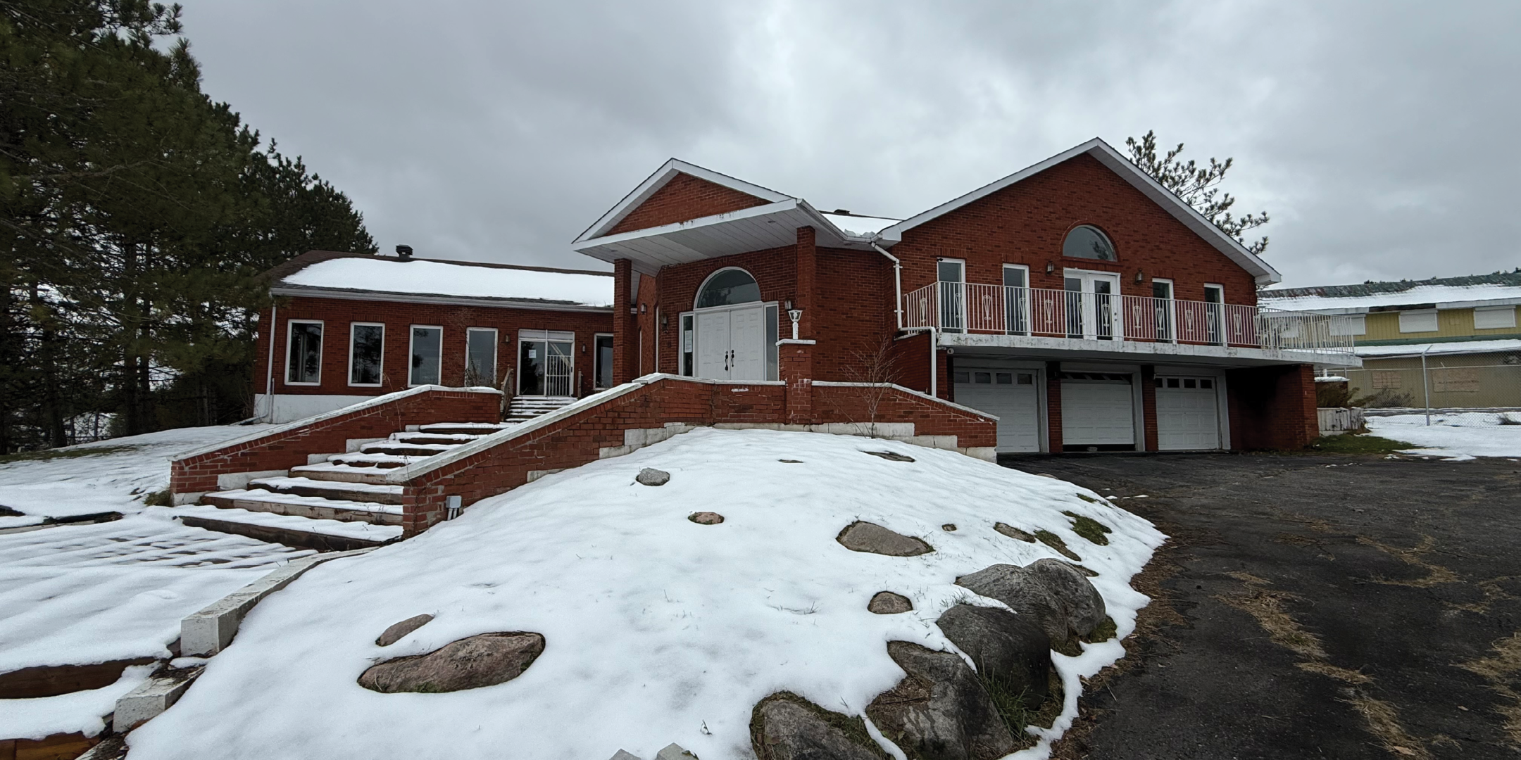 Residential home with 3 car garage and large driveway