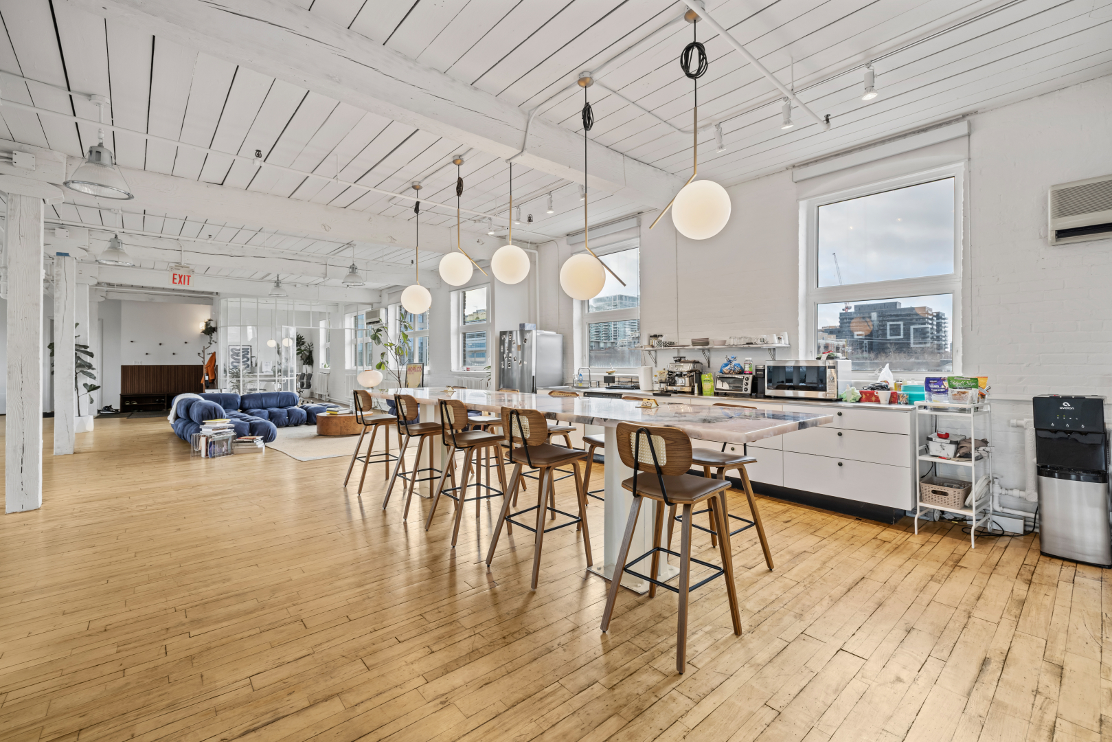72 Stafford Street kitchen and dining area with table and chairs
