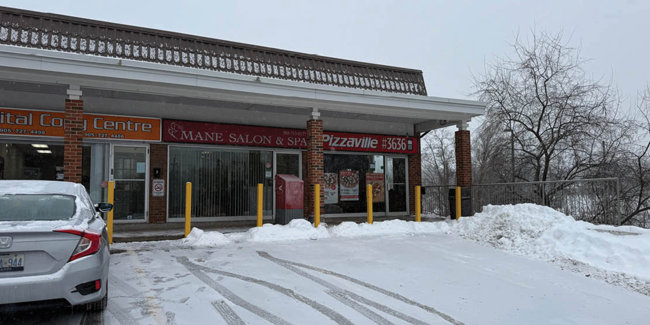 End units of retail strip plaza