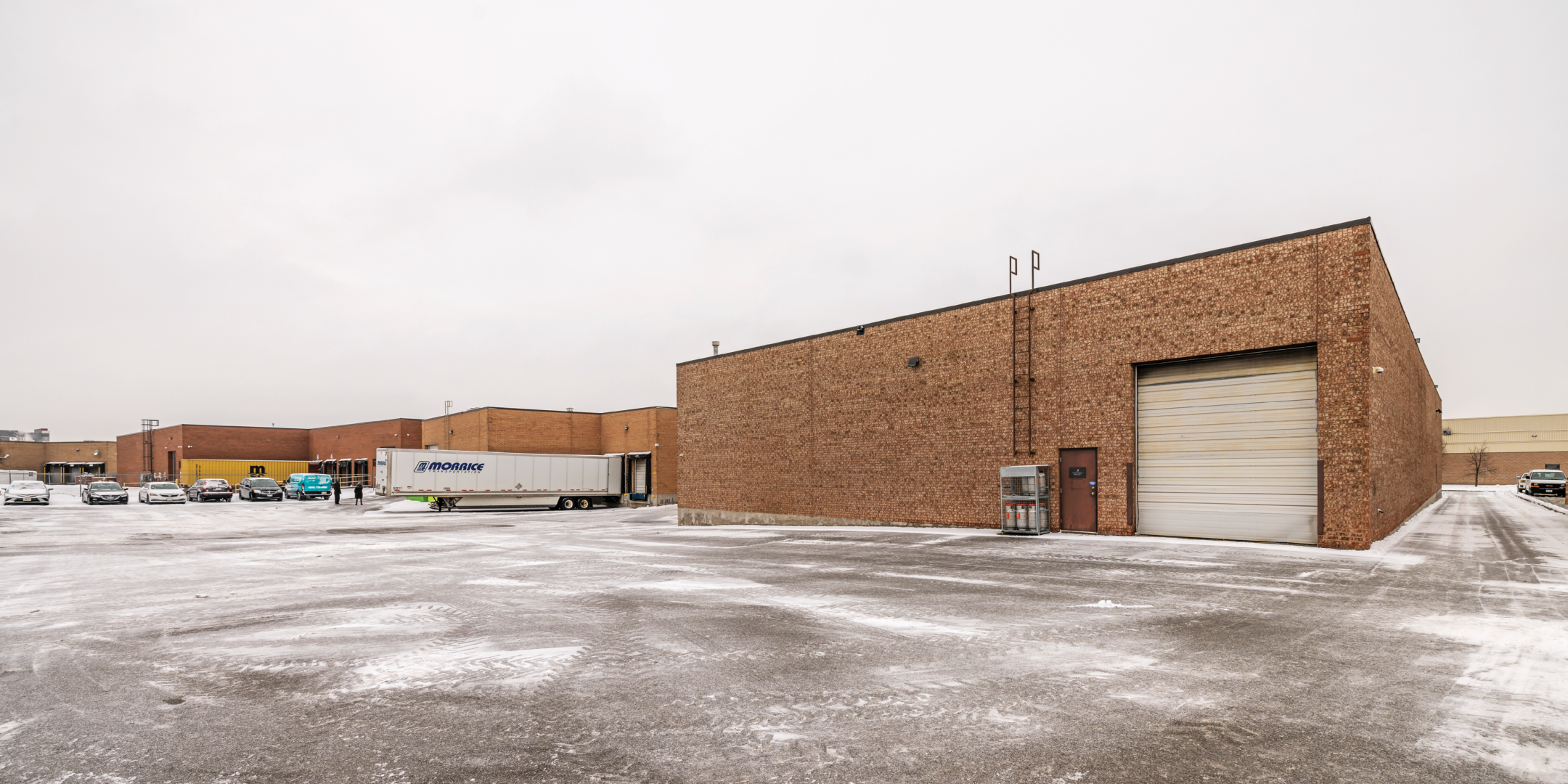 18 Hedgedale Road exterior shipping doors