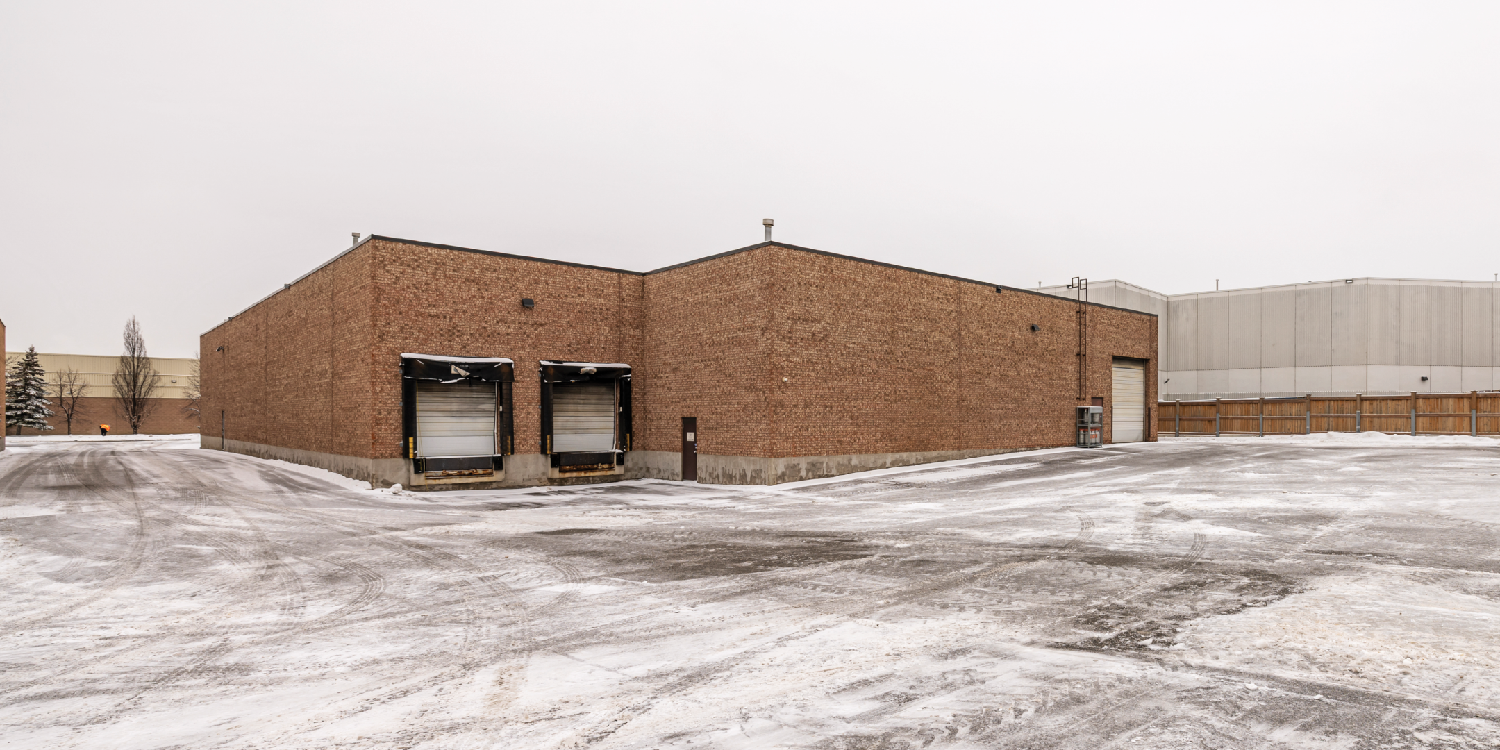 18 Hedgedale Road exterior shipping doors