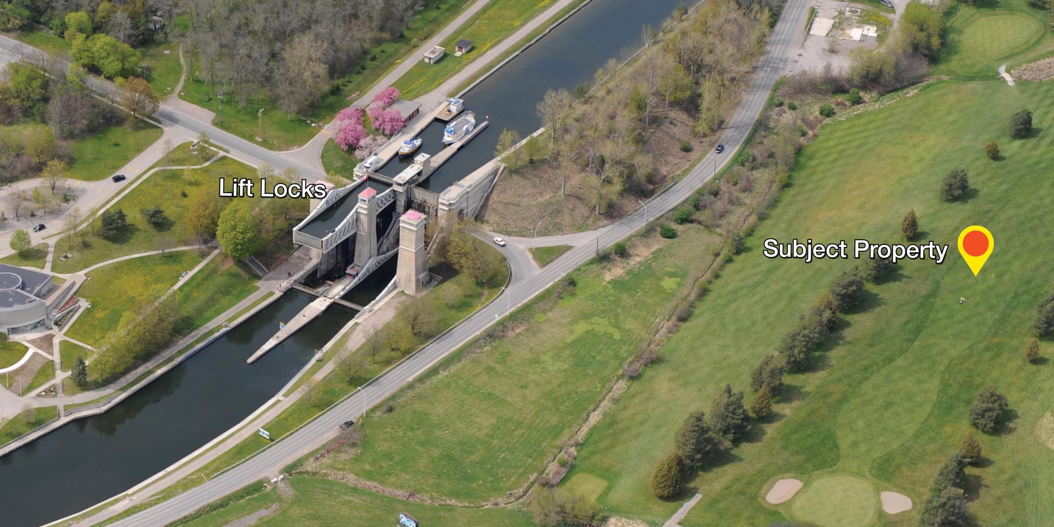 aerial showing lift lock with fairway from property beside it