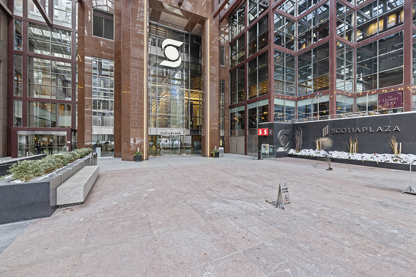 40 King St W exterior view of the building entrance