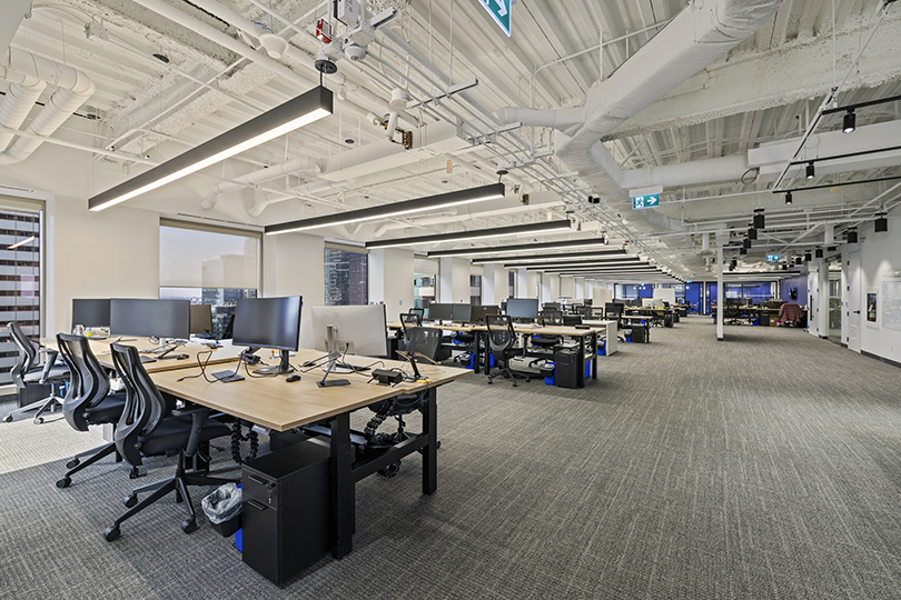 40 King St W interior view of open workstations with bright light