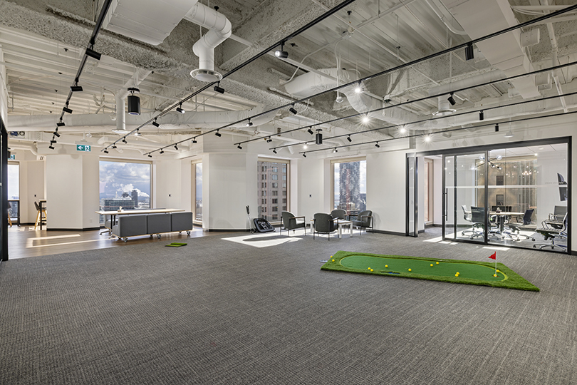 40 King St W interior view of open area in front of private office 