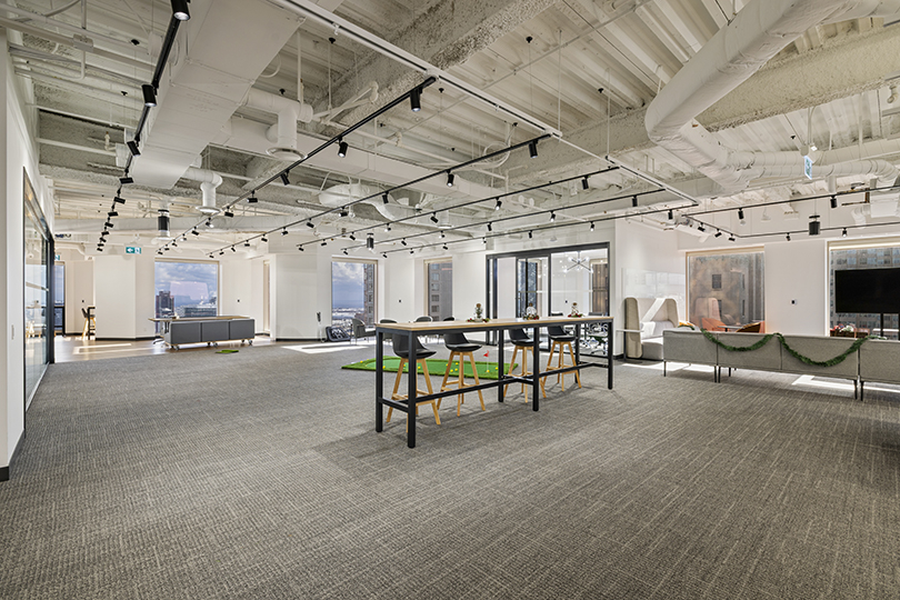 40 King St W interior view of the open area of next to relaxing room