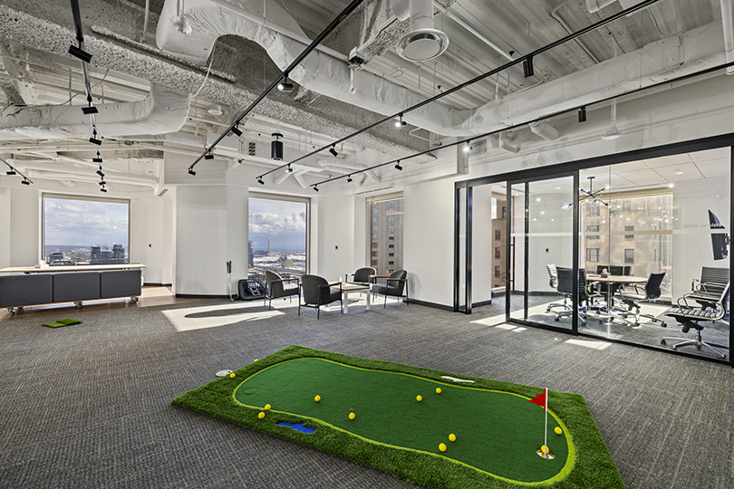 40 King St W interior view of the open area with indoor golf 