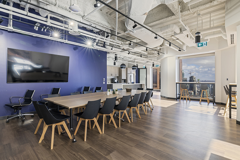 40 King St W interior view of large conference desk and lots of chairs