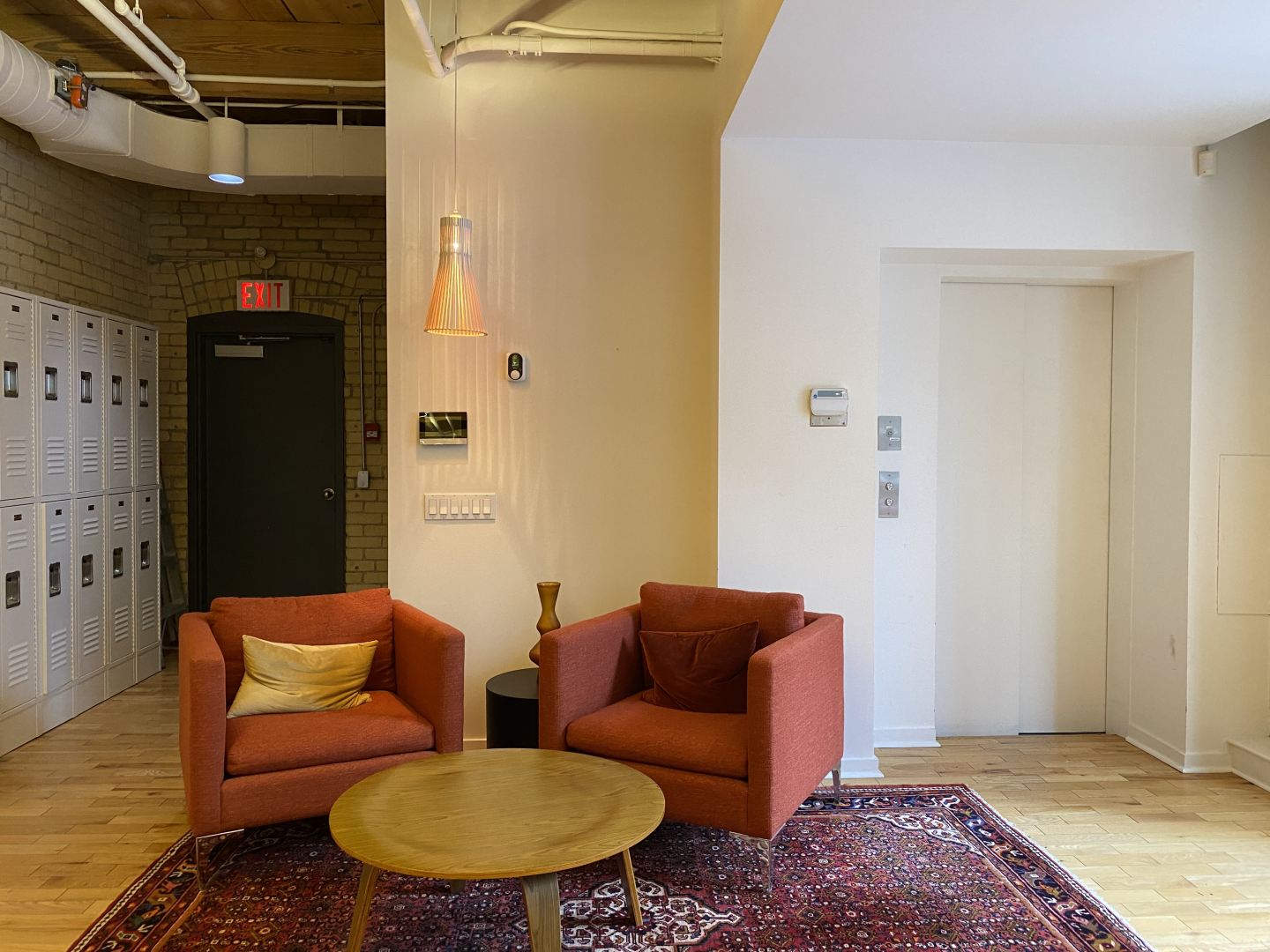24 Duncan Street reception waiting area with sofa and elevator