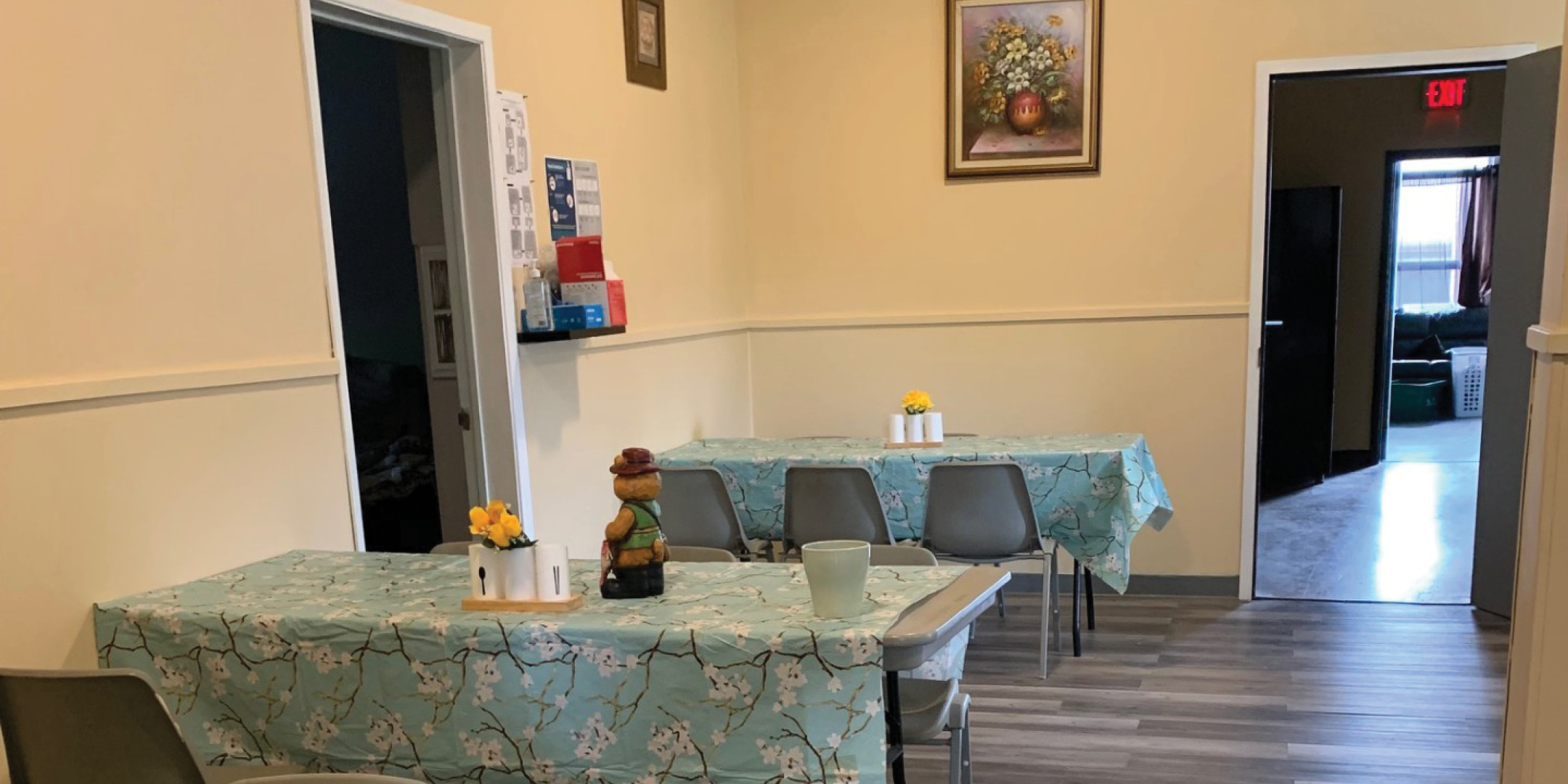 532 Main Street dining room with tables and chairs