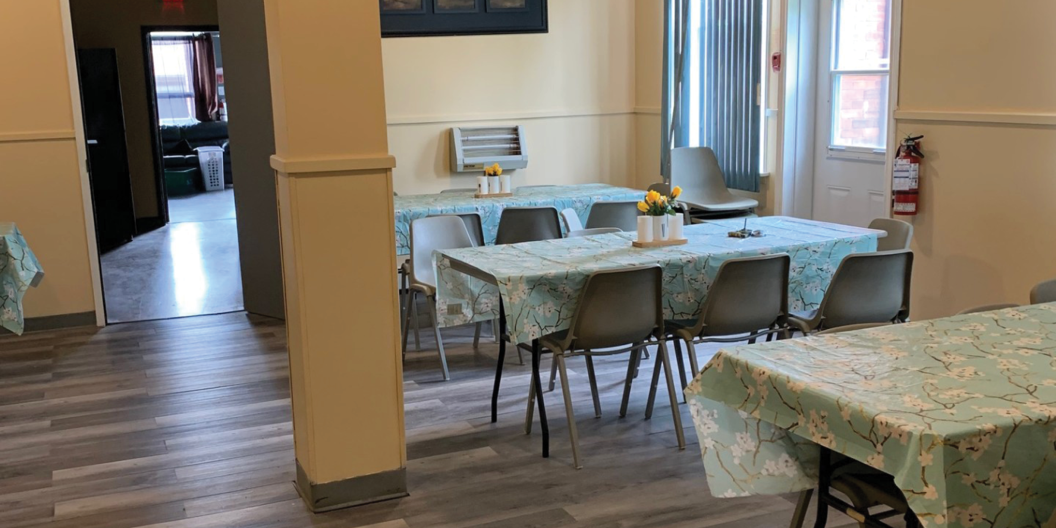 532 Main Street dining room with tables and chairs