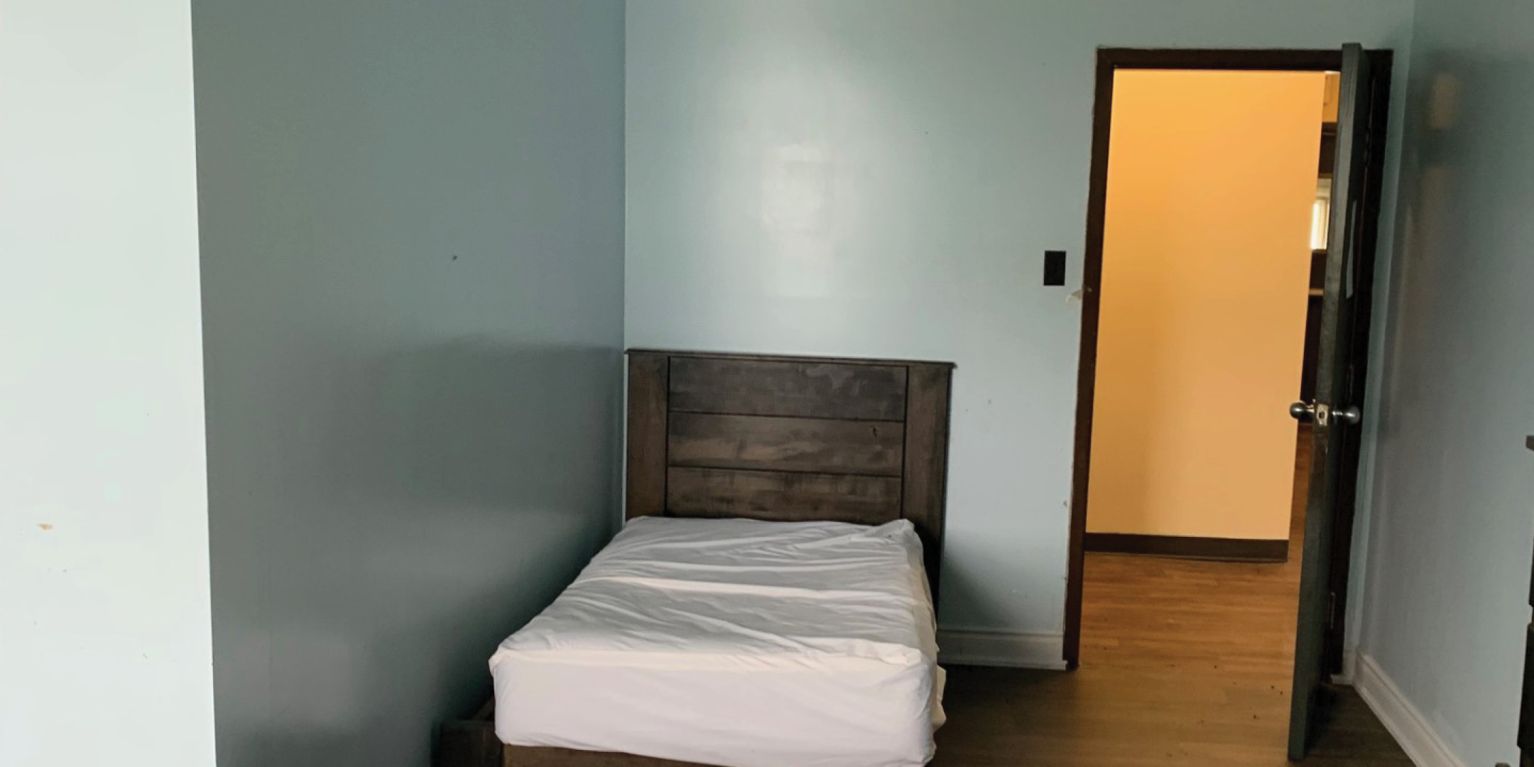  532 Main Street bedroom with beds