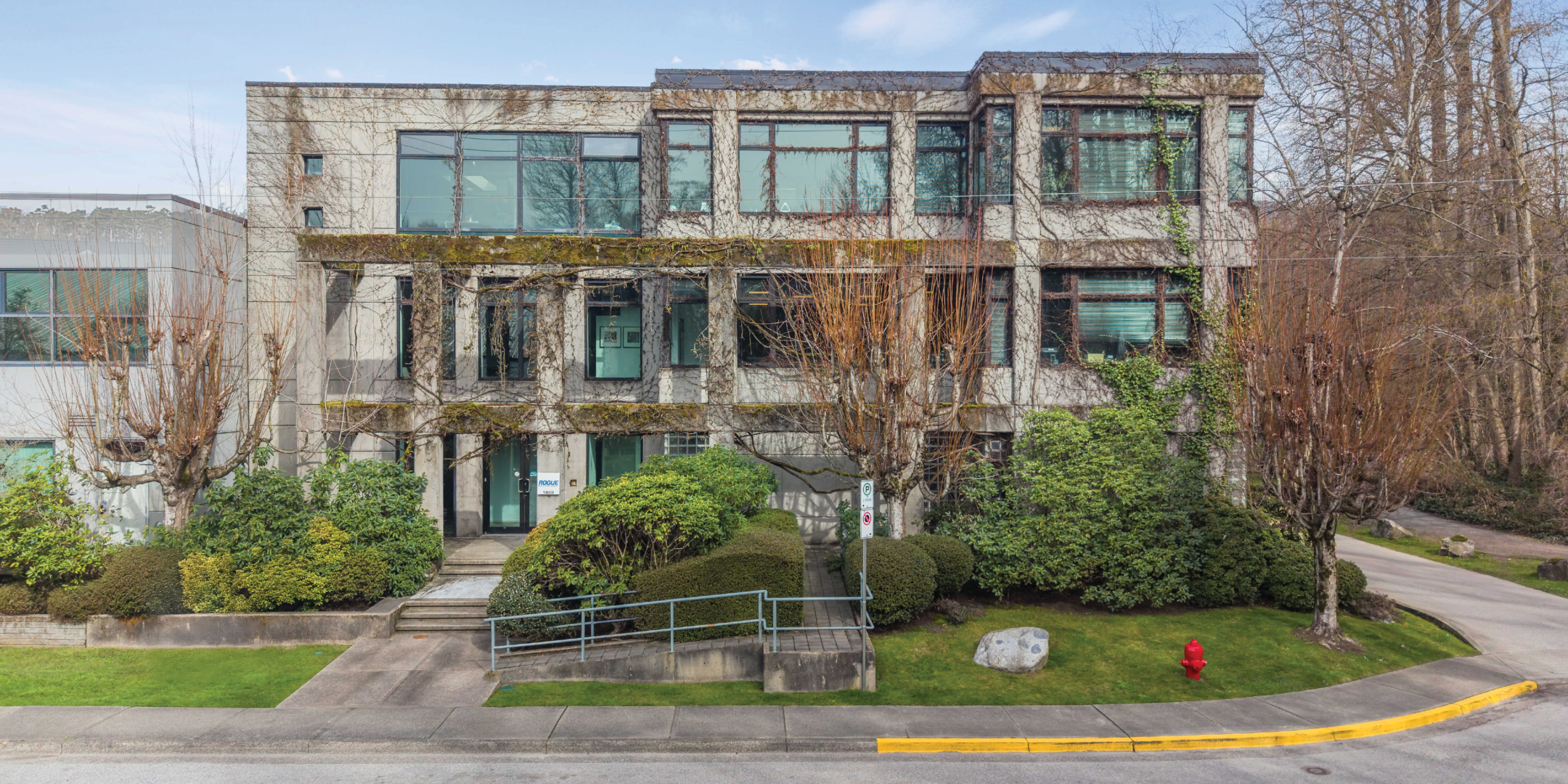 1000 West 3rd Street building exterior showing main entrance