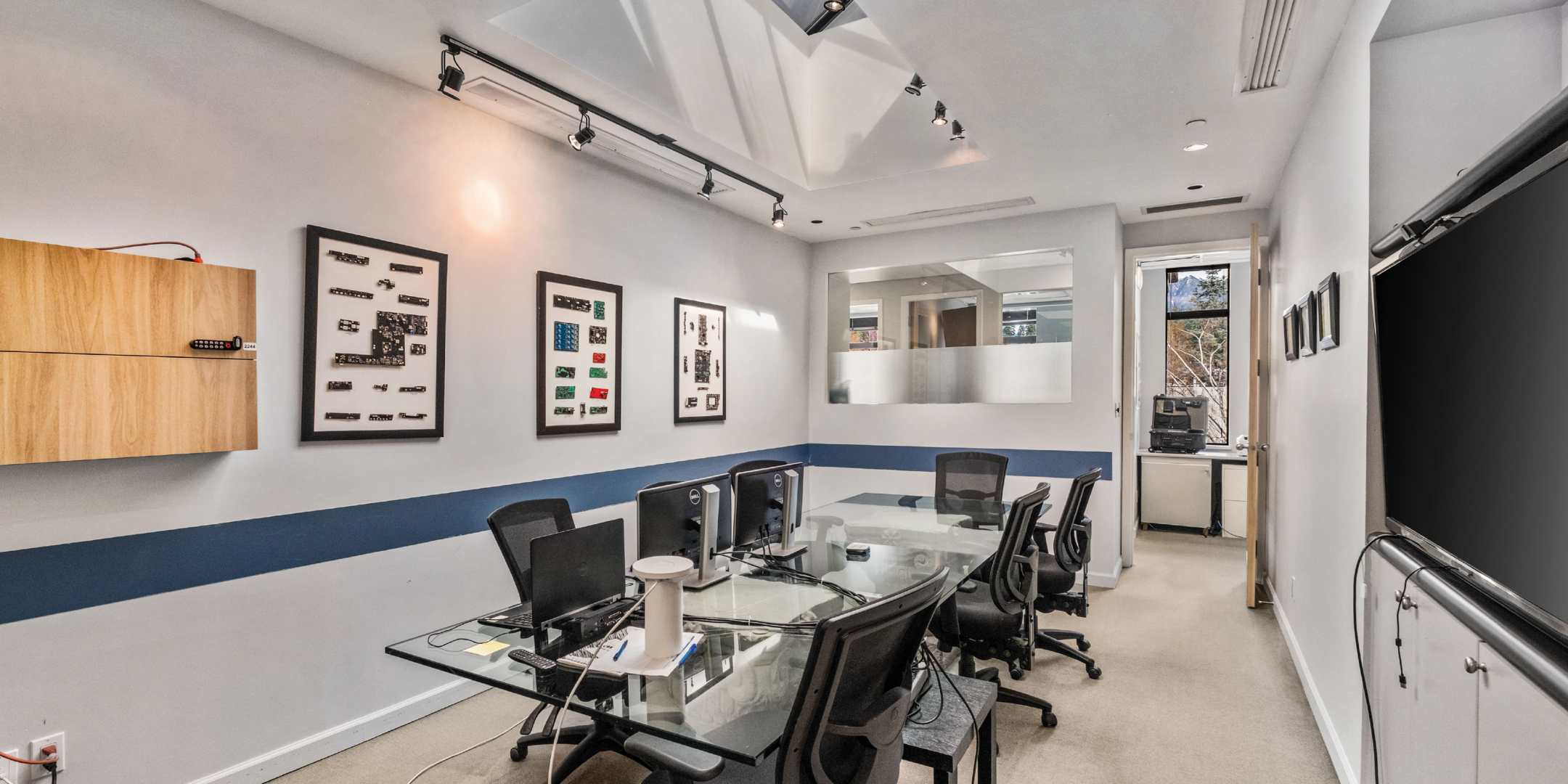 1000 West 3rd Street interior meeting room