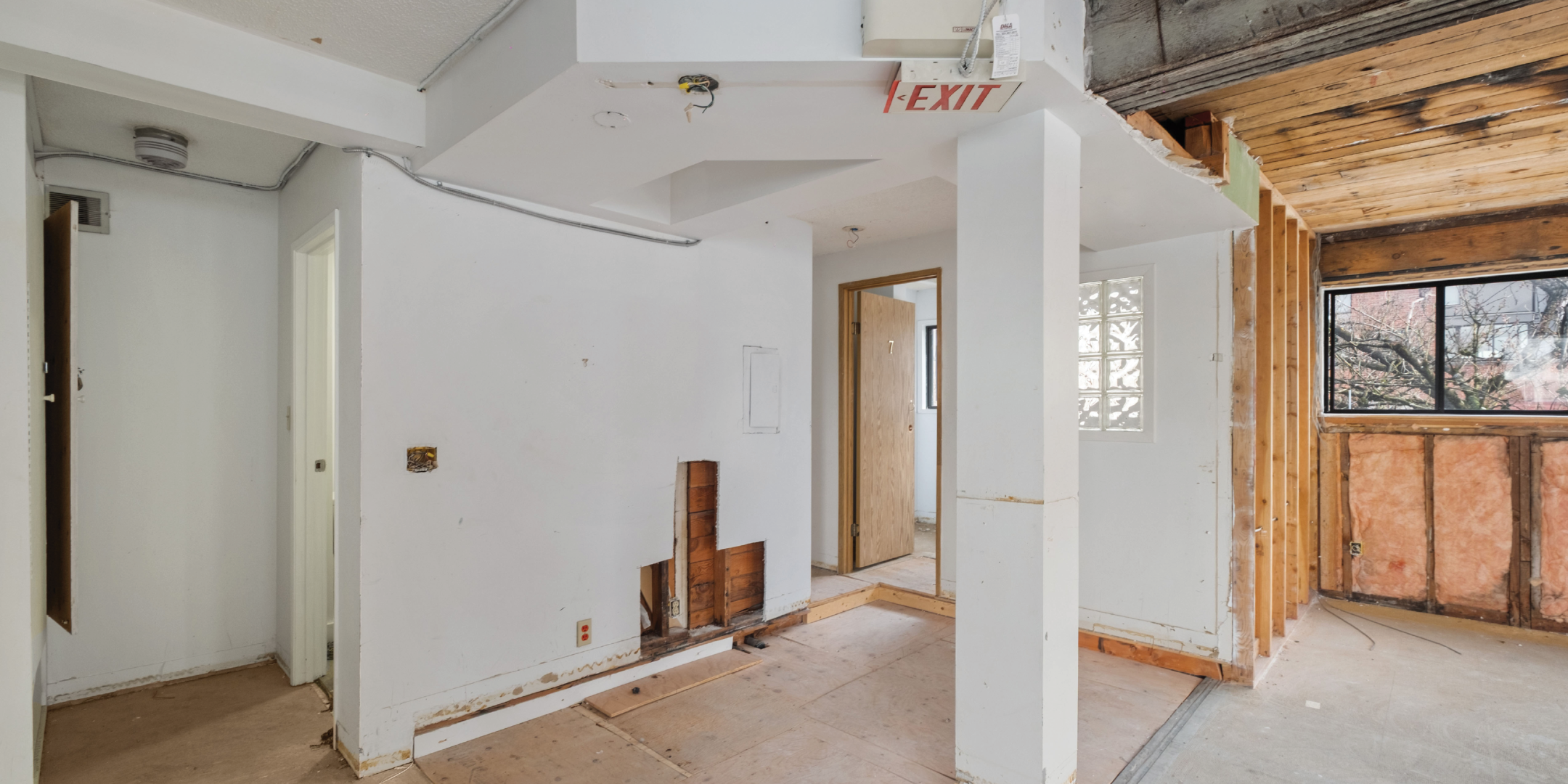 273 Lonsdale Avenue interior unfinished space