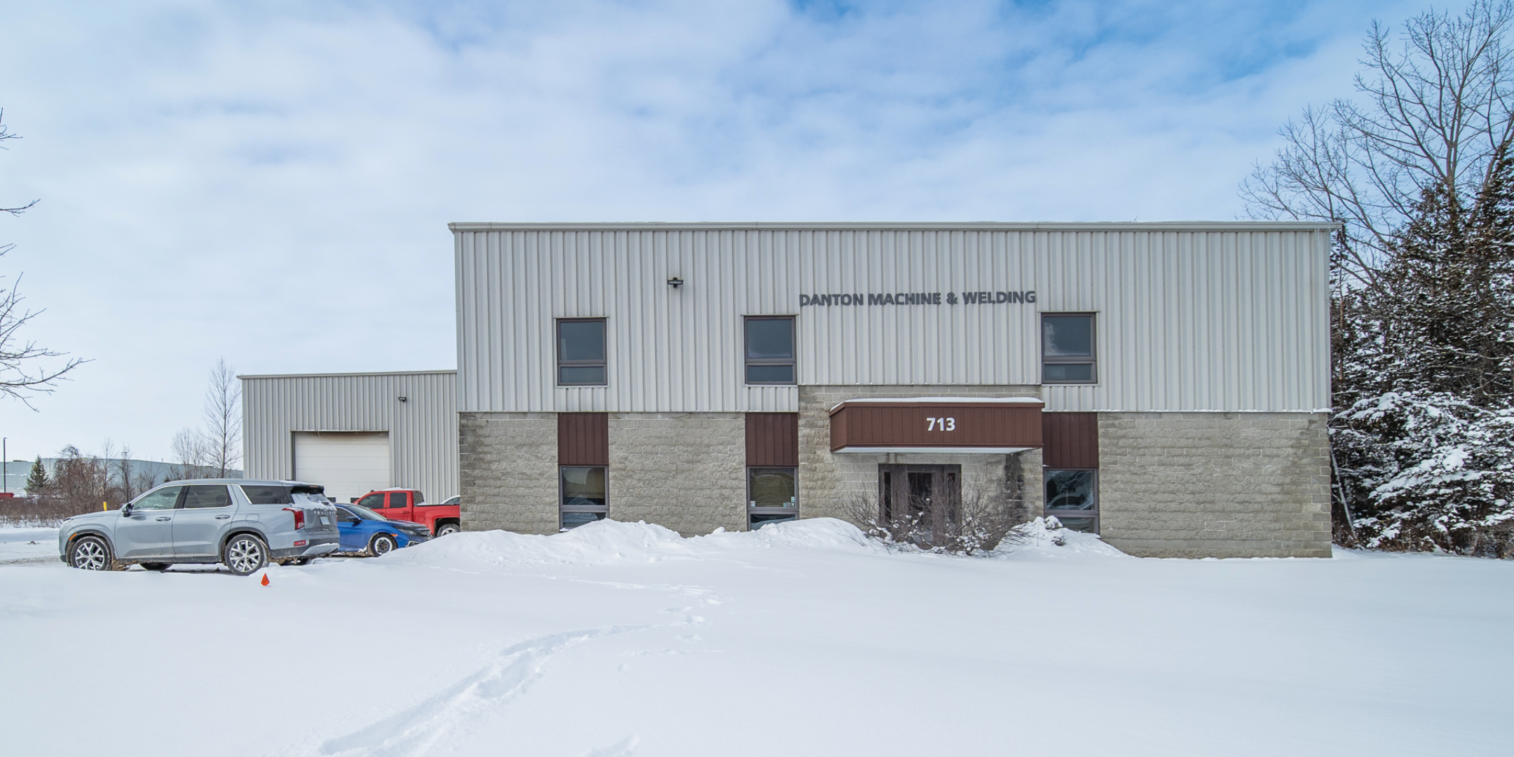 713 Fortune Crescent front building entrance