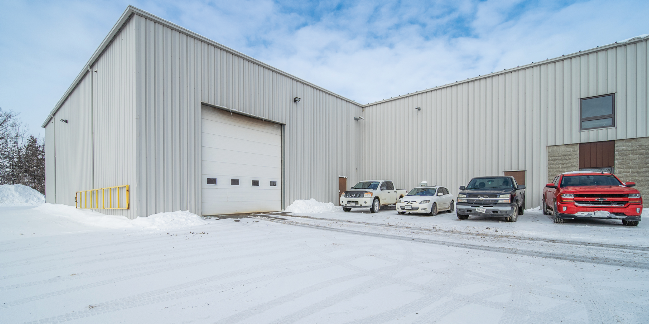 713 Fortune Crescent exterior shipping door