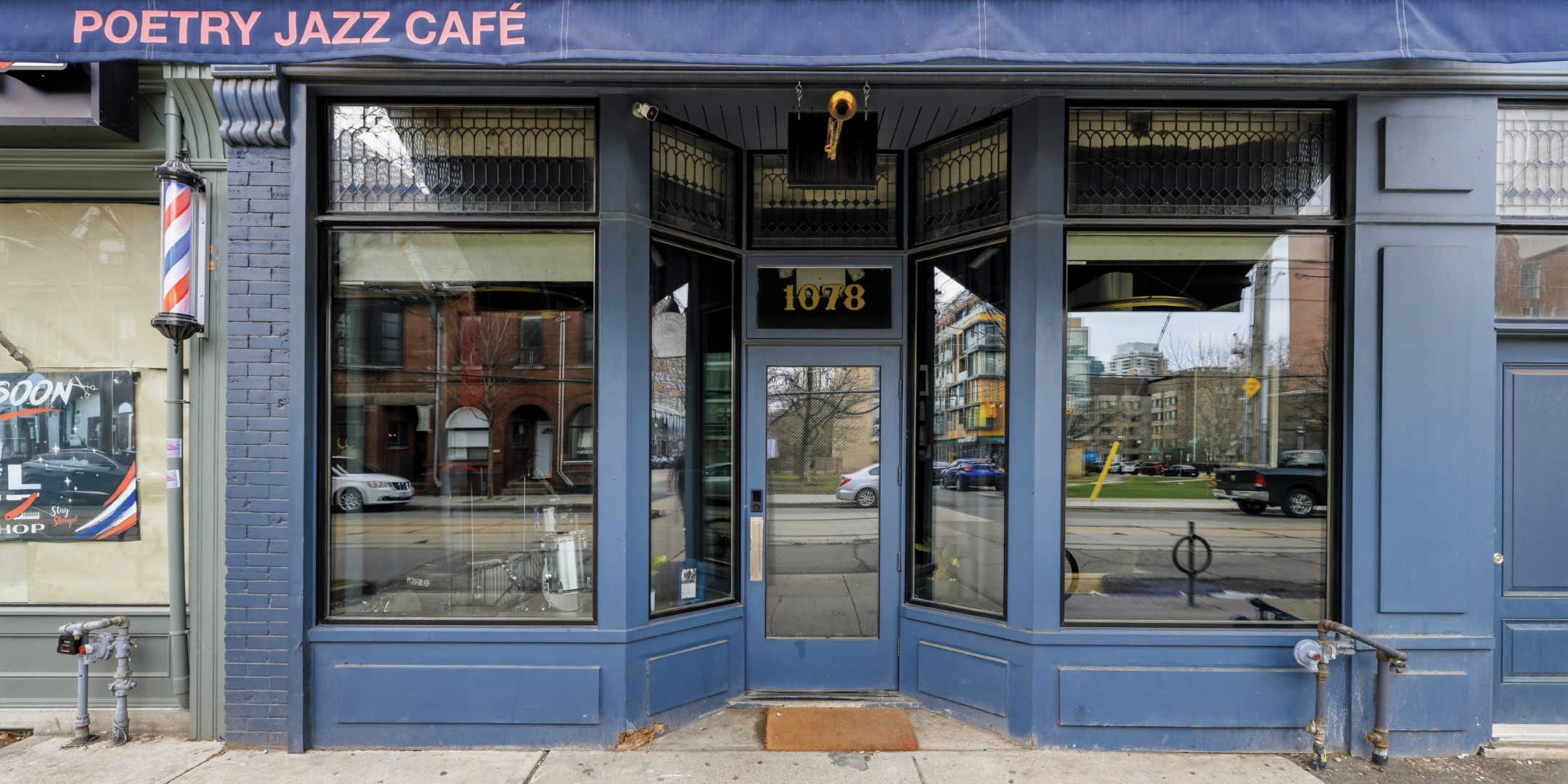 1078 Queen St W building entrance