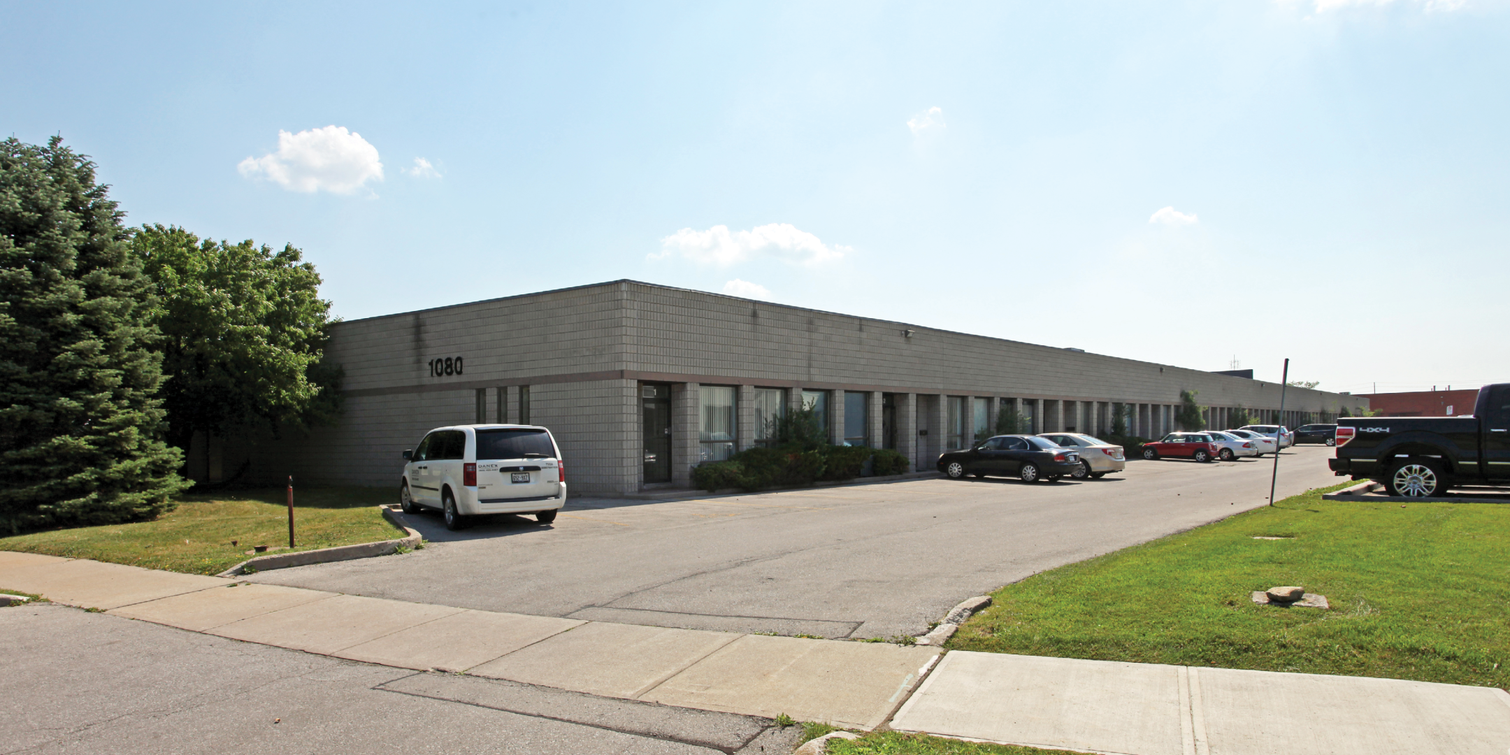 1080 Tristar View rear of the buildings